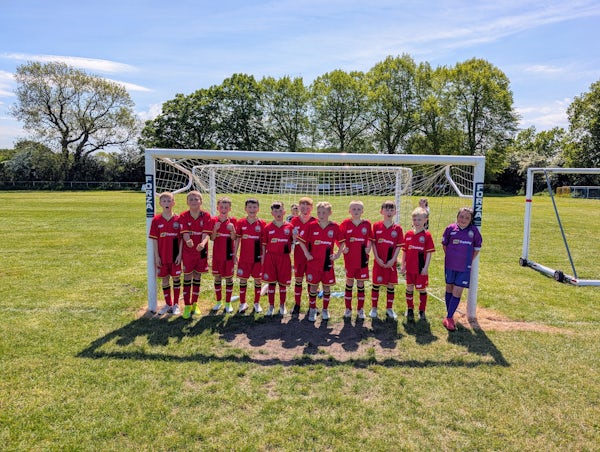 They are the Leafield Tigers, and you can definitely hear them roar! 🐯
There’s nothing better than seeing the team out on the pitch, proudly sporting their HSS Training sponsored kit. 

#LeafieldTigers #TeamSpirit #ProudSponsors