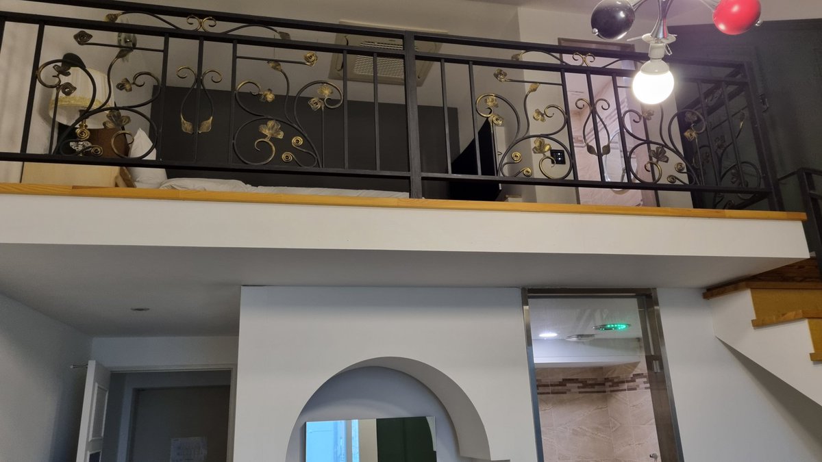 의도 하진 않았지만 어쩌다 보니 복층 모텔에 오게 되었다.