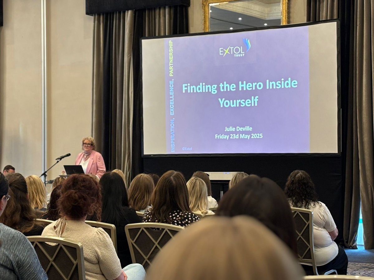 Julie Deville tweet media