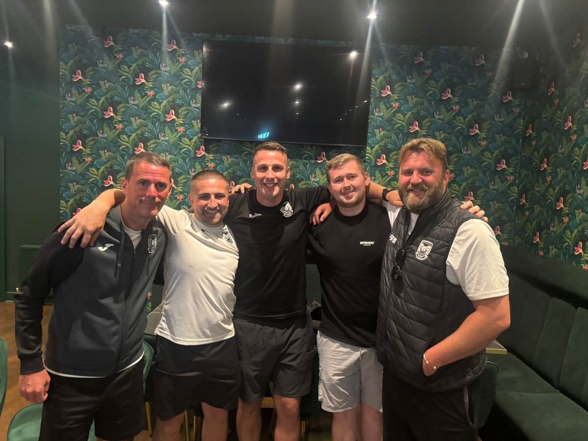 After 4 magnificent years coaching with these 4 legends, the curtain comes down today for <a href="/LAFCAmateurs/">Leith Athletic Amateurs</a> in the Logan cup final albyn park broxburn 2 15 ko. Been an absolute blast and hoping to go out as winners 🖤🤍