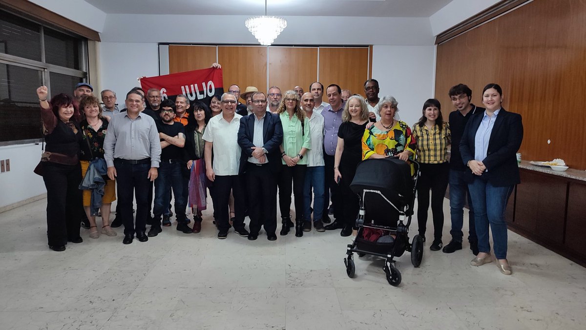 El Embajador de #Cuba, <a href="/MMedina_Glez/">Marcelino Medina</a> junto a <a href="/fernando5hicap/">Fernando5hICAP</a>,  
Presidente del Instituto Cubano de Amistad con los Pueblos (ICAP) 
 y <a href="/japortalmiranda/">José Angel Portal Miranda</a>, 
Ministro de Salud Pública de Cuba, celebraron el 65 aniversario de la solidaridad con Cuba en España