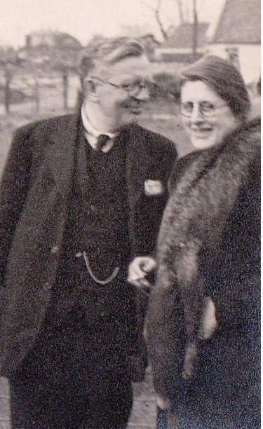 Exciting historical insights await! Join us for 'Plunkett and Dillon – Two Routes for the New State' with Honor O Brolchain. Be part of the conversation! 🌟 wix.to/4FxvwDv #IrishHistory #RanelaghArts