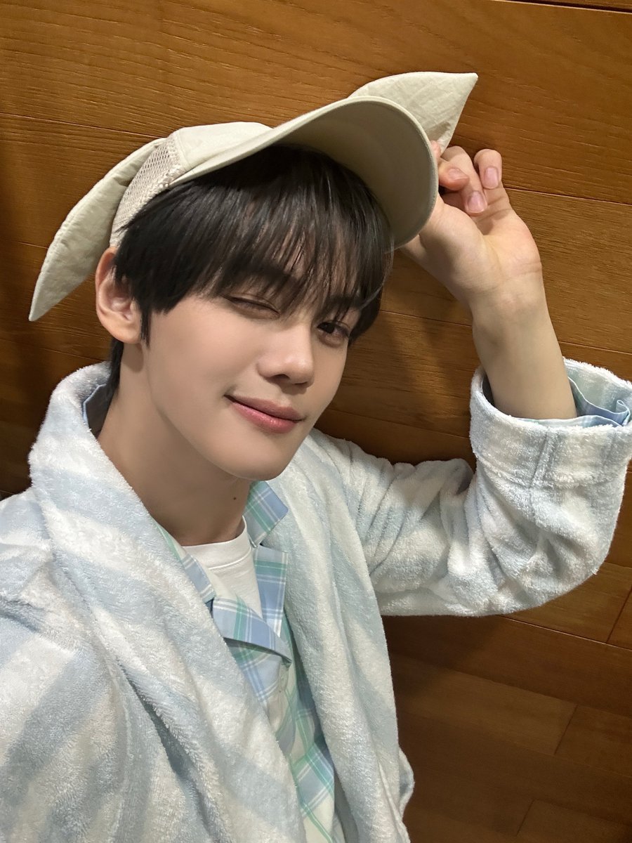 ZB1_official's tweet photo. _𝗭𝗘𝗥𝗢𝗙𝗢𝗖𝗨𝗦

규비니 자께요😴💤
오늘 밤도 꿈에서 만나요 제로즈🛏🌙

#ZEROBASEONE #ZB1
#제로베이스원 https://t.co/P8BPC3IhZP