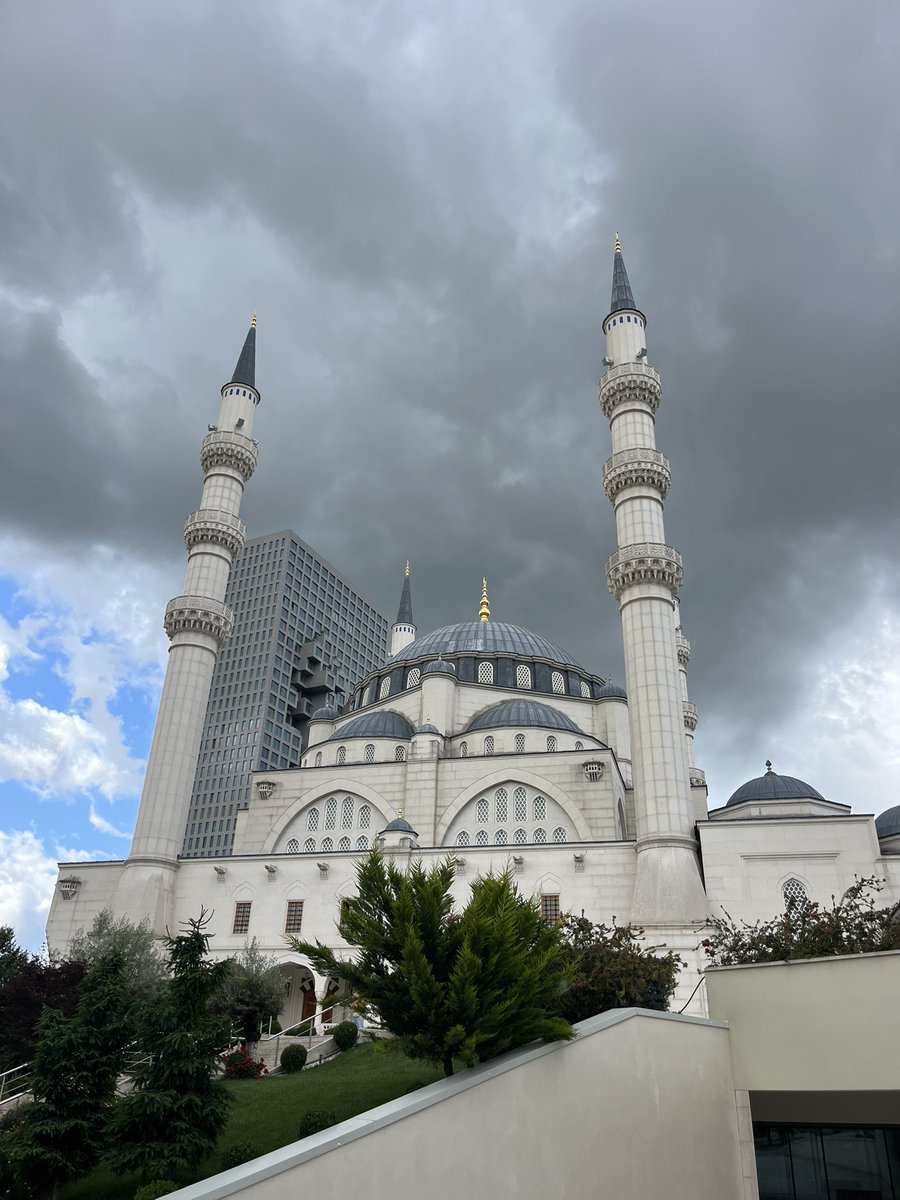 3arbiaindecise's tweet photo. La Mosquée de Tirana en Albanie🇦🇱 https://t.co/Mq3TrhOFfS