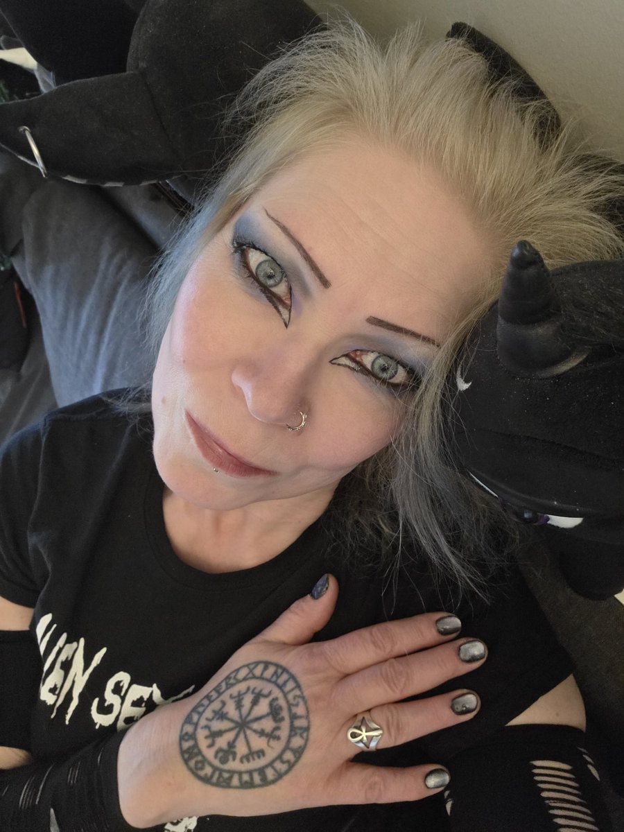 Have a great weekend Darklings...

#Eldergoth #goth #tradgoth #generationX #NotaPhase #over50 #beyourself