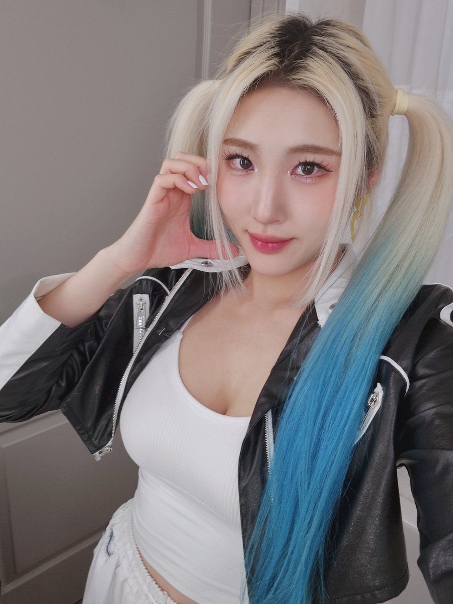 Thank you, Canada, Vancouver🇨🇦❤️
2025. 05. 23 (Fri)
Rio Theatre

#롤링쿼츠 #RollingQuartz #다이아뎀 #Diadem #캐나다투어 #CanadaUSATour2025 #북아메리카 #NorthAmerica #캐나다 #Canada #밴쿠버 #Vancouver #최현정 #ChoiHyunJung #Guitarist