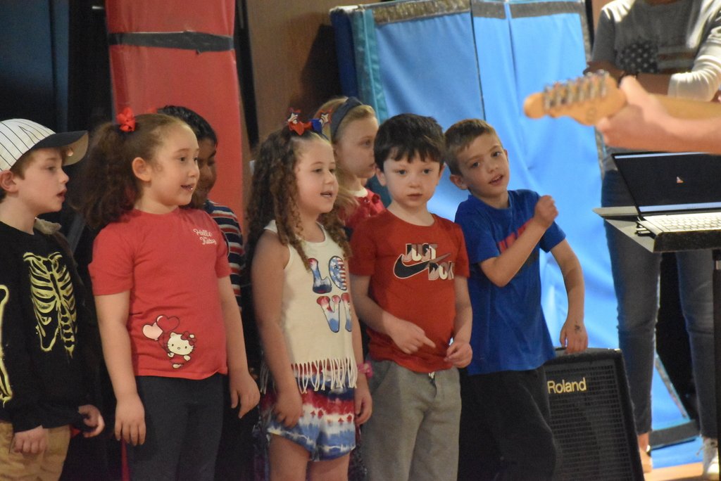 VIDEO! #WilliamMason held a Memorial Day Ceremony on Thursday 5/22. Members of Montville Twp VFW Post 5481 &amp; district and family veterans attended. Students &amp; staff wore Red, White &amp; Blue. Students welcomed the veterans. Kindergarteners sang. YOUTUBE: youtu.be/Xc7gPRYXnQ4