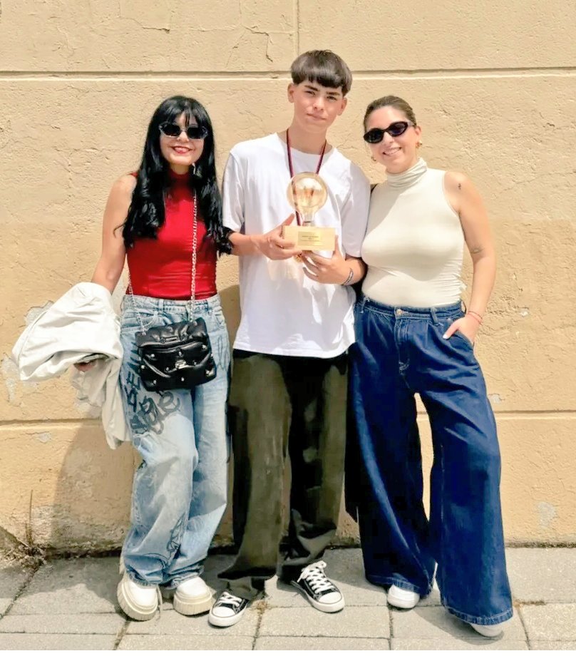 amaranavass's tweet photo. 1 premio ✨🏅@swichtonmadrid 
Un fin de  con muchísimas emociones. 🫶❤️ https://t.co/Clq5hCCfL8