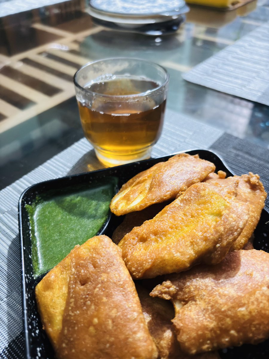 Bhajji + Green chatni + Sulaimani Chai

Best Combo while I enjoy the rain in Coorg ! #Kodagu ☔️