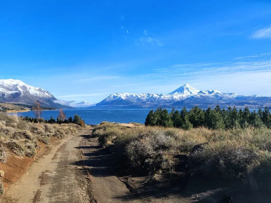 fm_dellago's tweet photo. Llegando al Lago Huechulafquen a 38 kms de Junin de los Andes en un soleado día de otoño en mayo de 2025. Neuquen. Parque Nacional Lanin.
Foto: @charlyhermosilla https://t.co/6kFUtTW8nd
