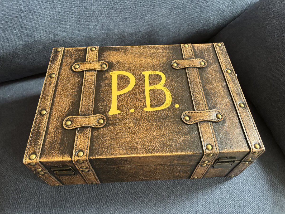 Ali Plumb tweet media