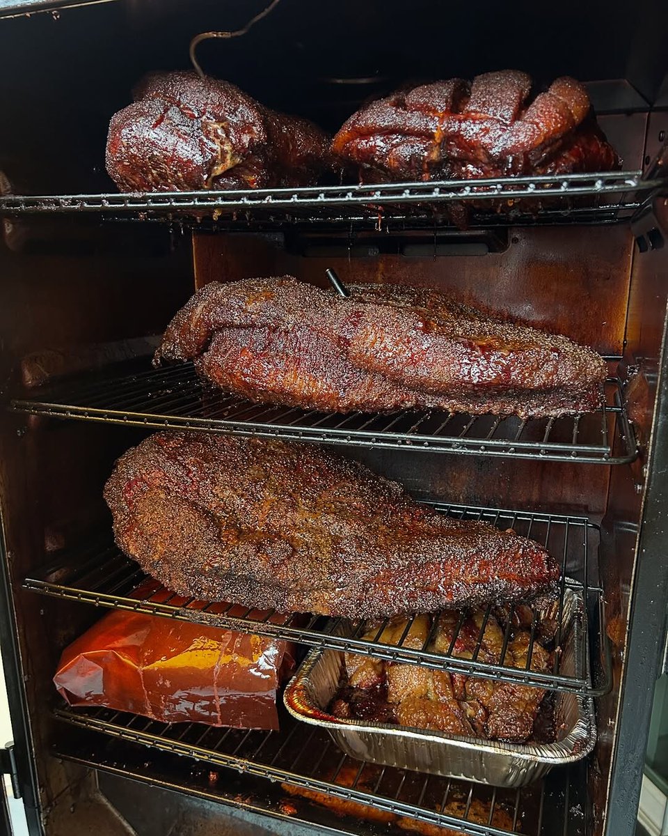 TrueMeatStick's tweet image. Who said less is more? 😏

Keep up the great work, @letsgooocooking🔥

#TheMeatStick #PitMasters #SmokedBrisket #BBQBrisket #BBQLife