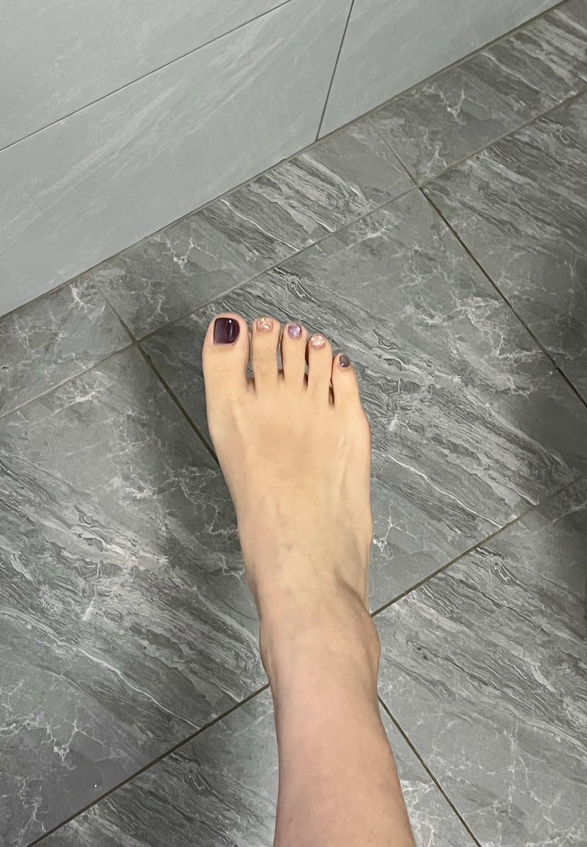 新做的美甲越看越好康🥰🥰