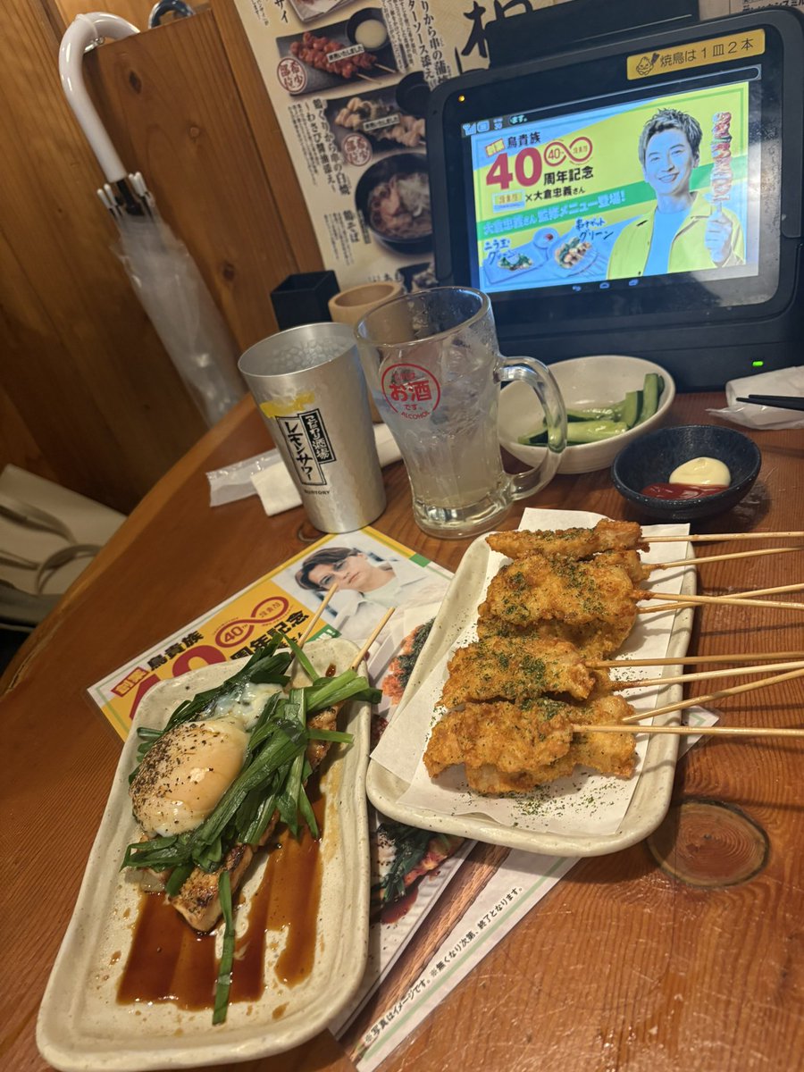 aynariyz's tweet photo. SUPER EIGHT友達とトリキ💚🧡
店内大倉さんいっぱいで楽しかったぁぁー！！
監修メニュー2品とも絶品でした😋😋
串ナゲットグリーン8本も2人で食べれるかなと思ったけどペロリでした🥰🥰
ニラ玉グリーンも美味しすぎた💚
 #鳥貴族 #すーぱーうぬぼれ中 https://t.co/zUPLhpl7nu
