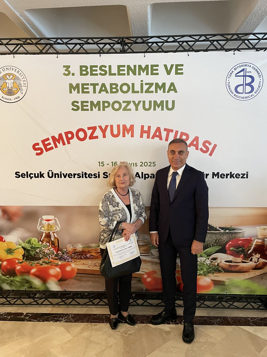 Selçuk Üniversitesi Tıp Fakültesi ev sahipliğinde, Prof. Dr. F. Hümeyra YERLİKAYA AYDEMİR koordinasyonunda düzenlenen Beslenme ve Metabolizma Sempozyumu, alanında uzman akademisyenler, sağlık profesyonelleri ve öğrencileri bir araya getirdi.

#Beslenme2025 #MetabolizmaSempozyumu