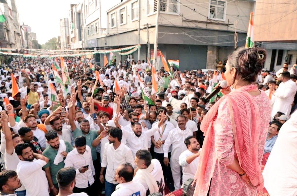भाई दिवस की शुभकामनाएं!
भाई सिर्फ रिश्ते का नाम नहीं, बल्कि भरोसे, प्यार और साथ का एहसास होता है।
मेरे जीवन में जो भी भाई हैं — आप सबका साथ मेरे लिए एक आशीर्वाद है।

सभी भाइयों को भाई दिवस की ढेरों शुभकामनाएं!
#BrothersDay
