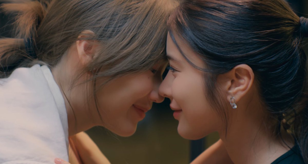 TalissaFSouza's tweet photo. APAIXONADA ESTOU 😍
Esse 2º trailer piloto de #LoveDesignSeries entregando tudo pra esse novo casal.
Assistam no YouTube:
🔗 https://t.co/A3mnnfgqDc
#VelCurveStudio #รับรักออกแบบ #เก้าเจนเจนเก้า #KaoJaneJaneKao #friendtf #VelEnt #palmpr #friendpalm https://t.co/3Tg8OXB6OR
