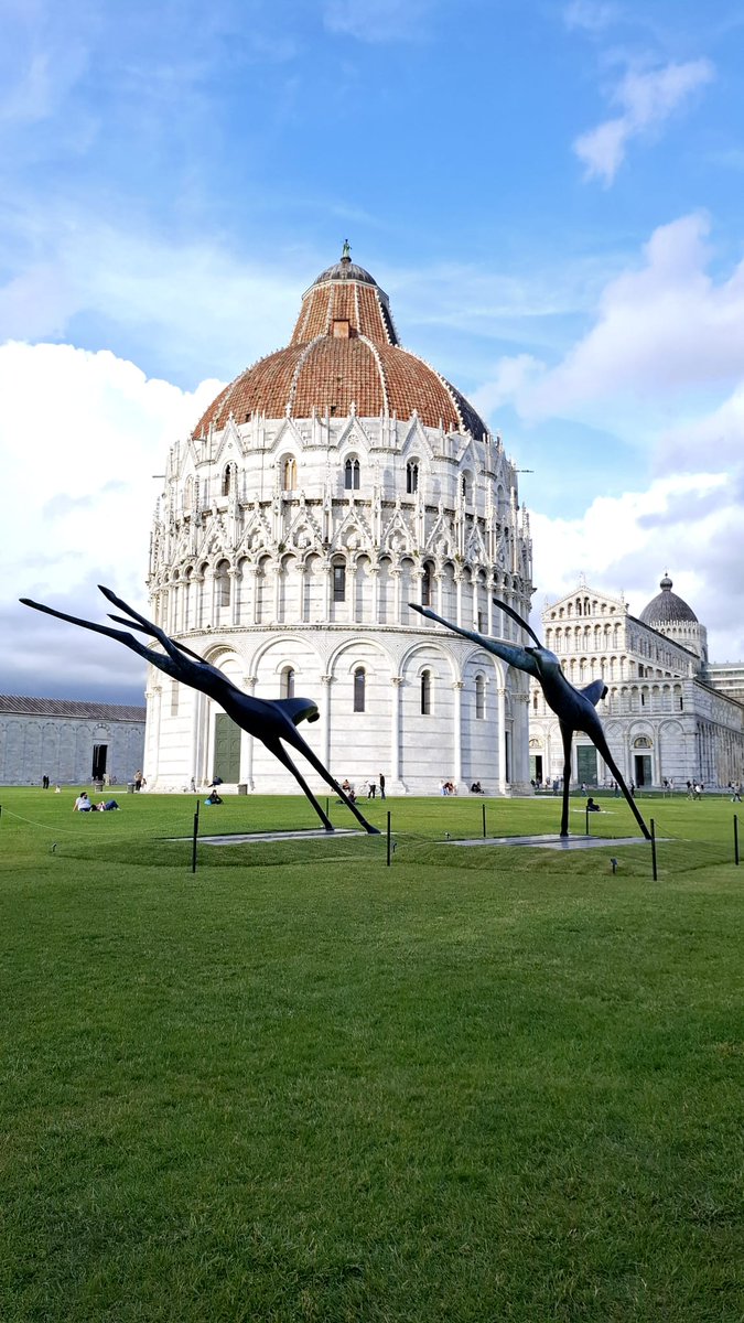 Due cavalli volanti spiccano in Piazza del Duomo! 🐎

📌 Fino al 15 agosto 2025 la piazza più iconica di Pisa ospita due bronzi monumentali dello scultore toscano Antonio Signorini 🤩

#OperadellaPrimazialePisana