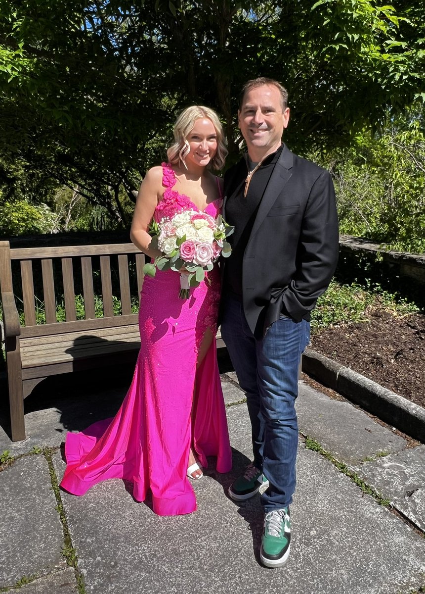 vincevitrano's tweet photo. Last school dance. @VitranoOlivia #prom #prompics https://t.co/Safut2dbeK