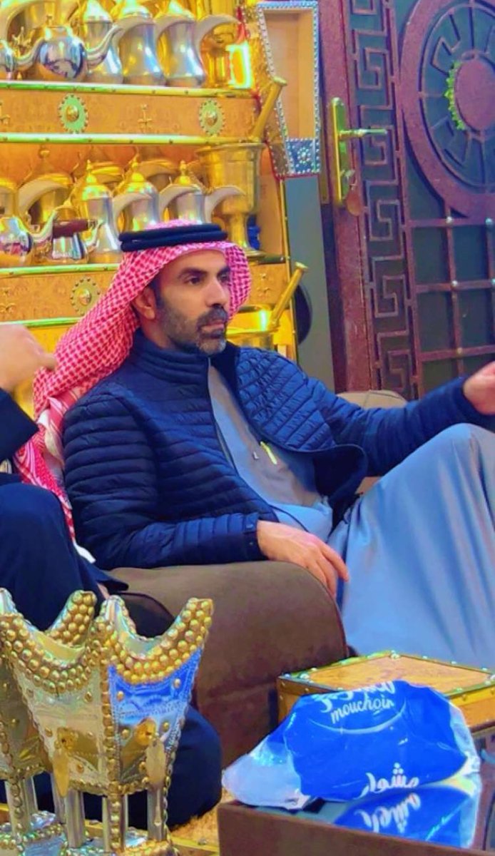 ليت العمر يهدى من انسان لانسان 
وأهدي من عمري لابوي واشيّب بداله