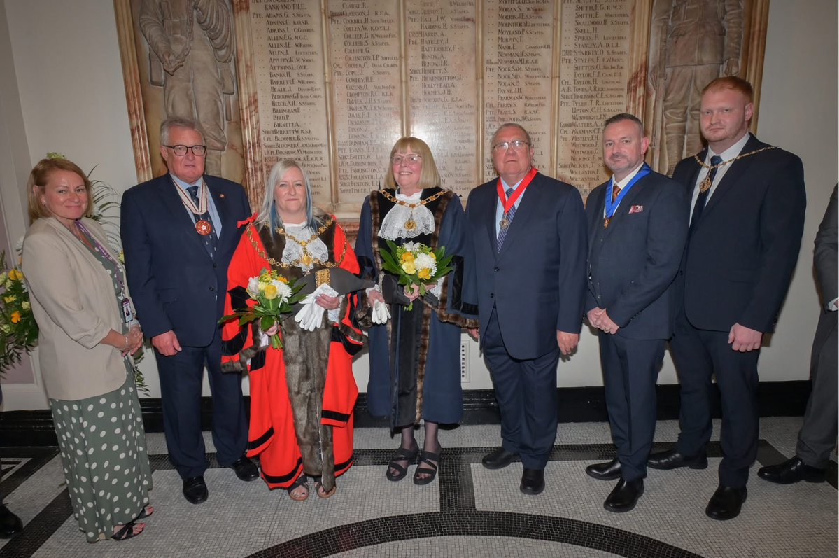 David Frost CBE, DL (@dsfrost) on Twitter photo I was delighted to represent the Lieutenancy at the Installation of Cllr Louise Harrison as Mayor of Walsall for 2025-26. I very much look forward to working with her. <a href="/WMLieutenancy/">WMLieutenancy</a> <a href="/WalsallCouncil/">Walsall Council</a> I was delighted to represent the Lieutenancy at the Installation of Cllr Louise Harrison as Mayor of Walsall for 2025-26. I very much look forward to working with her. <a href="/WMLieutenancy/">WMLieutenancy</a> <a href="/WalsallCouncil/">Walsall Council</a>