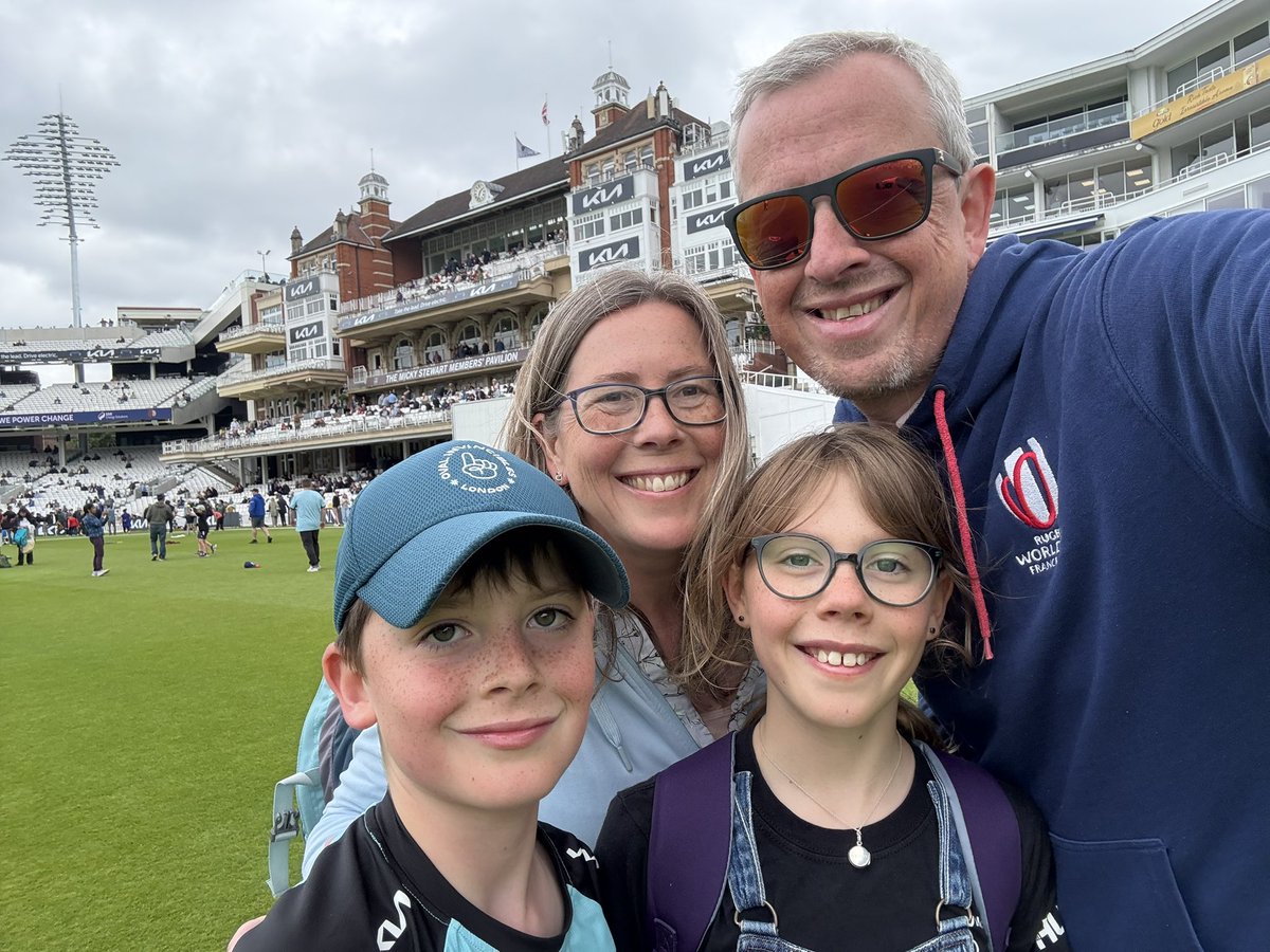 jamsfox31's tweet photo. Lovely day for a spot of cricket @surreycricket https://t.co/7tjQ7PpArq