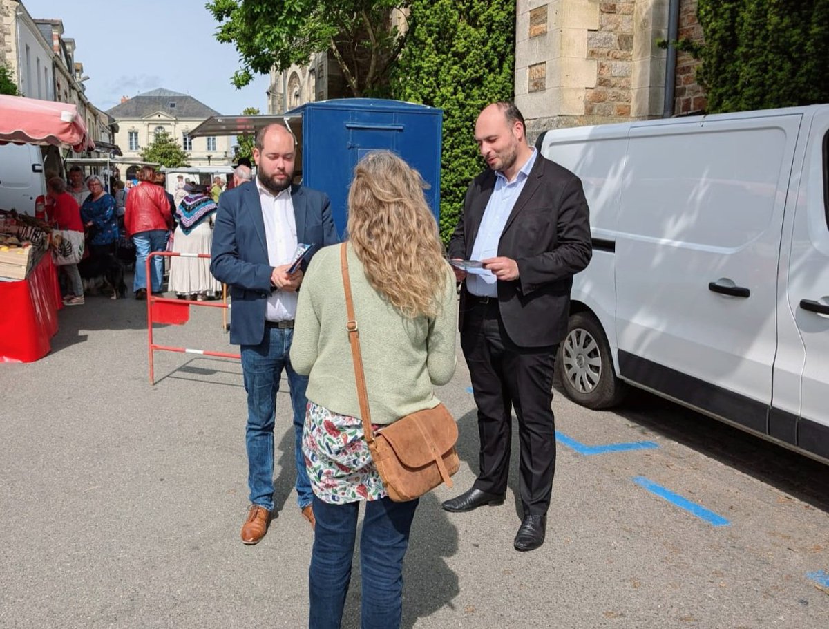 GauthierBouchet's tweet image. Ce matin au marché de Blain. Rassemblement national, premier parti de France !
#RN #PaysDeLaLoire #PdL
