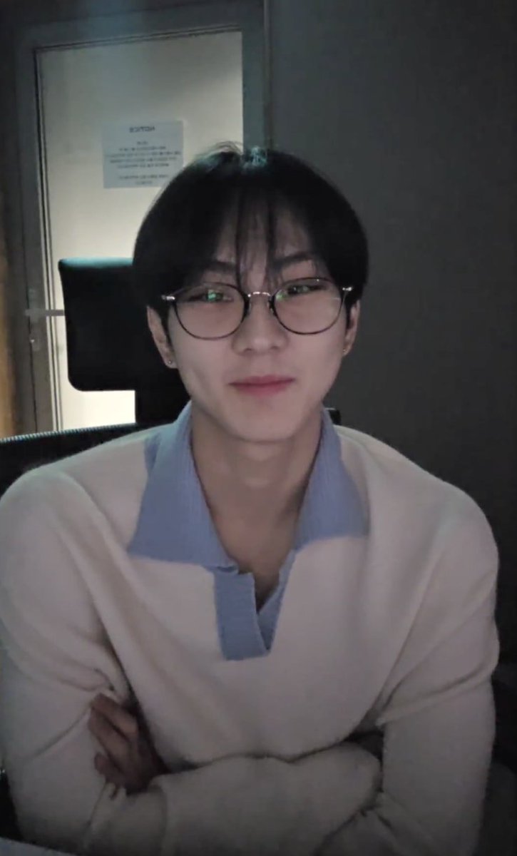 250524

👤: นายดูเหมือนรักแรกของฉันเลยวันนี้
🐈: รักแรกนี่...คงจะหน้าตาดีน่าดูเลยนะครับ
: 😂😂
: ล้อเล่นครับ

#ENHYPEN #JUNGWON