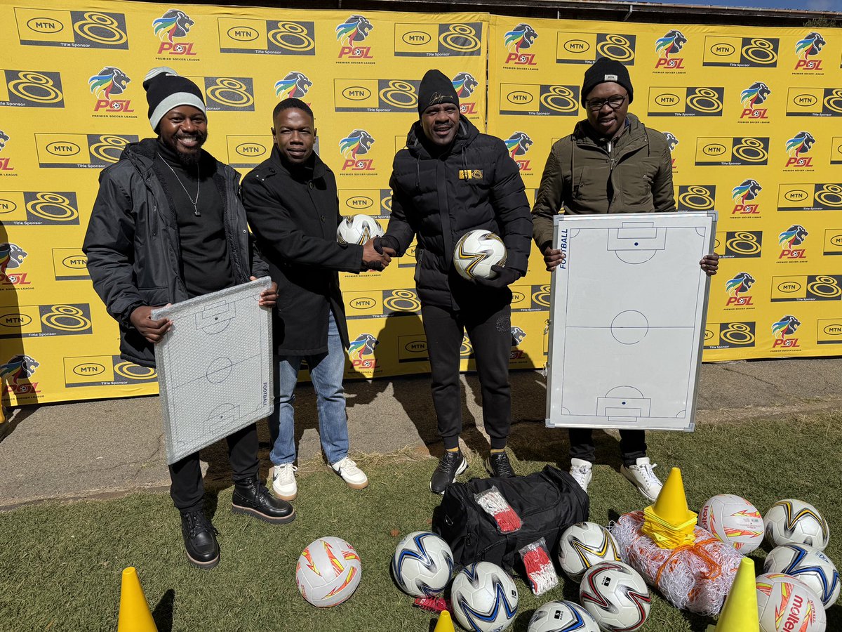 MTN8's tweet image. We are making moves with former Orlando Pirates captain and #MTN8 Legend, Lucky Lekgwathi!
As part of our MTN8 #LastLegendStanding initiative, we’ve handed over R20 000 worth of branded kits and sports equipment for the soccer and netball teams of Die Fakkel High School.…