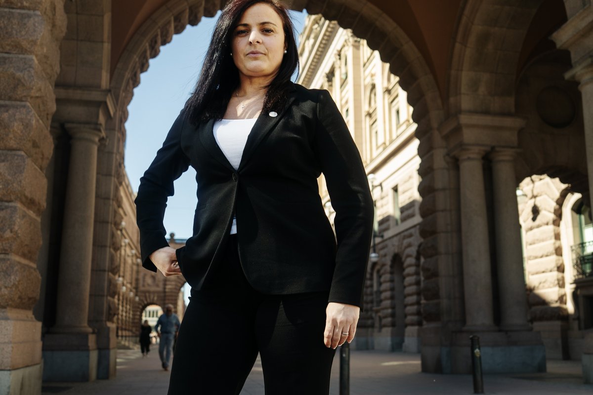 Expressens reporter Anette har en förmåga att att få förtroende. Jag tror det är för hon är korrekt och det behöver inte vara svårare än så!
Saras historia är betydligt svårare än så, men delas av för många. Tycker värt att läsa!