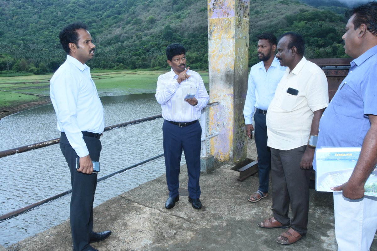 மழை வெள்ளம் தடுப்பு முன்னெச்சரிக்கை நடவடிக்கை பணிகளை மாவட்ட ஆட்சித்தலைவர்   திரு.ஏ.கே.கமல் கிஷோர், இ.ஆ.ப., அவர்கள்  முன்னிலையில் தென்காசி மாவட்ட சிறப்பு அலுவலர் திரு.கே.விவேகானந்தன், இ.ஆ.ப., அவர்கள்  நேரில் பார்வையிட்டு ஆய்வு மேற்கொண்டார்கள்.
#tenkasi
