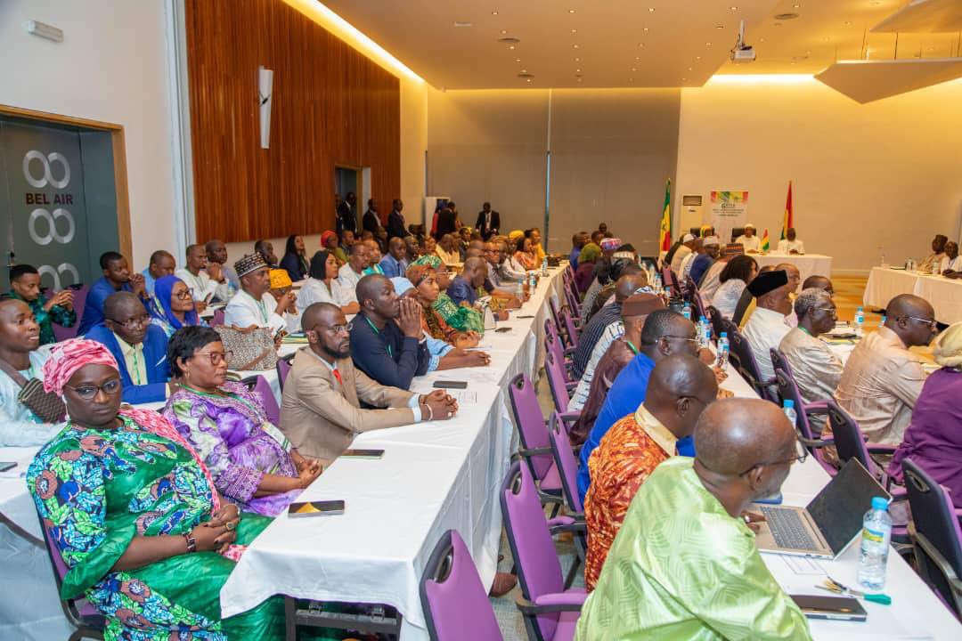 miaae_senegal's tweet photo. 📍6ème Session de la Grande Commission Mixte de Coopération Sénégal–Guinée 🇸🇳🤝🇬🇳

La sixième session de la Grande Commission Mixte de Coopération entre la République du Sénégal et la République de Guinée s’est ouverte le 22 mai 2025, à Conakry, par une cérémonie officielle réunissant les délégations des deux pays.

Les travaux se sont déroulés dans un esprit de dialogue constructif, traduisant la volonté commune des deux États de consolider leurs liens historiques et de renforcer leur partenariat bilatéral. Plusieurs secteurs stratégiques ont fait l’objet de discussions approfondies, notamment la diplomatie, la coopération économique et commerciale, l’agriculture, les énergies, la santé, ainsi que d’autres domaines prioritaires.

La session a été officiellement clôturée par Son Excellence Madame @YassineFall , Ministre de l’Intégration africaine et des Affaires étrangères de la République du Sénégal, et Son Excellence Dr Morissanda Kouyaté, Ministre des Affaires étrangères, de l’Intégration africaine et des Guinéens établis à l’étranger. Cette clôture marque un engagement renouvelé des deux pays à approfondir leur coopération au service du développement durable et de l’intégration régionale.

La journée s’est terminée par une rencontre avec les ressortissants de la communauté sénégalaise résidant à Conakry, en présence de Son Excellence Monsieur Ousmane Sy, Ambassadeur du Sénégal en République de Guinée.

——

📍 6th Session of the Senegal–Guinea Joint Grand Commission for Cooperation 🇸🇳🤝🇬🇳

The sixth session of the Joint Grand Commission for Cooperation between the Republic of Senegal and the Republic of Guinea opened on May 22, 2025, in Conakry, with an official ceremony bringing together delegations from both countries.

The discussions took place in a spirit of constructive dialogue, reflecting the shared commitment of both States to strengthening their historical ties and reinforcing their bilateral partnership. Several strategic sectors were the focus of in-depth discussions, including diplomacy, economic and trade cooperation, agriculture, energy, health, and other priority areas.

The session was officially closed by Her Excellency Mrs. Yassine Fall, Minister of African Integration and Foreign Affairs of the Republic of Senegal, and His Excellency Dr. Morissanda Kouyaté, Minister of Foreign Affairs, African Integration, and Guineans Abroad. This closing marks a renewed commitment by both countries to deepening their cooperation in support of sustainable development and regional integration.

The day concluded with a meeting with members of the Senegalese community residing in Conakry, attended by His Excellency Mr. Ousmane Sy, Ambassador of Senegal to the Republic of Guinea.

#MIAAE #DiplomatieSn #Diplomacy #SenegalGuinee #JointCommission