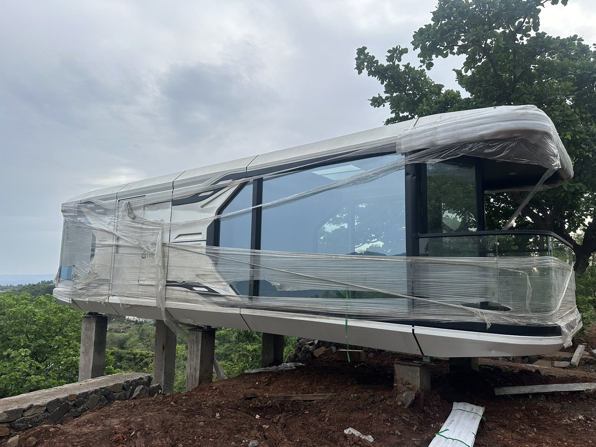 RakshitSomani's tweet photo. ☁️The best way to surrender ones soul is to get chained- in by the nature!! What better way to wake up in the clouds and sip you morning coffee overlooking the valley! 

✨Here is a small sneak peak of what we plan to get addicted too.....

#capsulehouse #Khandala #ccgeek https://t.co/G9tZXtWFkD