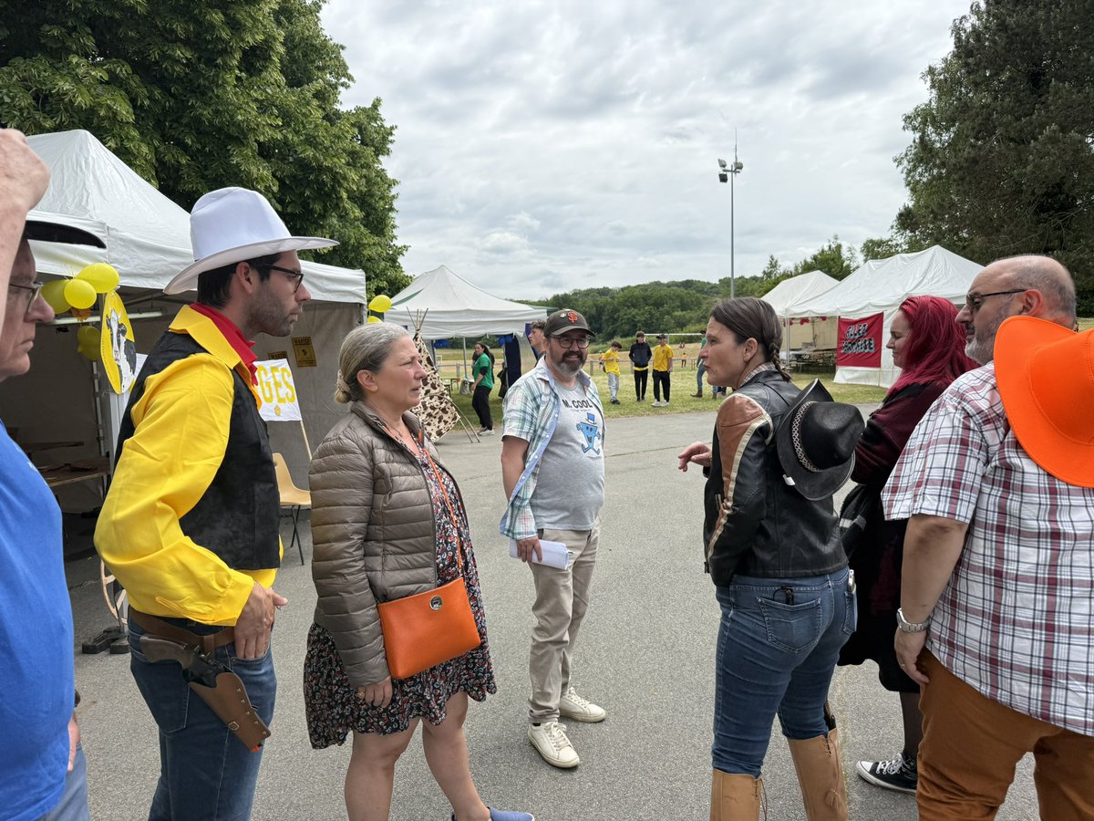 LDarcos's tweet photo. Passage au lancement du week-end des jeux inter-villages du Dourdannais avec le plaisir de retrouver mes amis Maires des Granges-Le-Roi, Sermaise, Corbreuse, Richarville et Saint Cyr-sur-Dourdan 🥳 https://t.co/uNCbsCx9yp