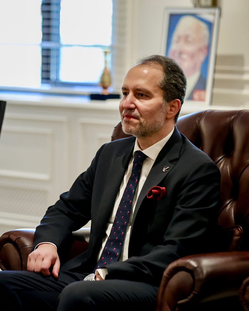 Ne söylerse millet için, ne yaparsa Hakk içindir.