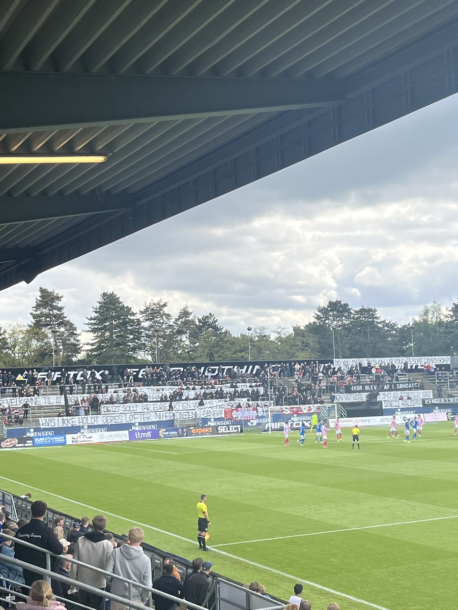 Kære AaB-fans. Kan I lige få styr på
De budskaber. Det sejler #sldk
