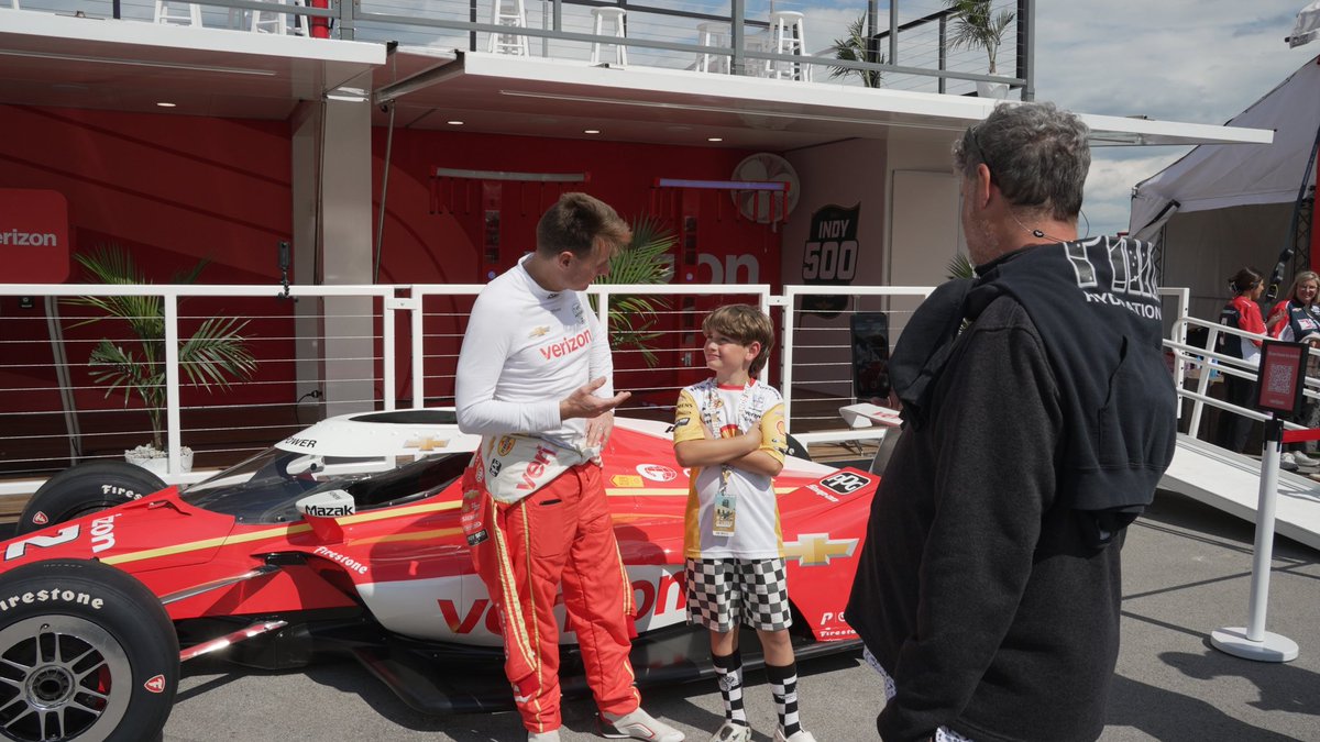 horizon_se_'s tweet photo. The race starts tomorrow, but the excitement’s already full throttle with Verizon 🏁🏎️ Fans got to meet and chop it up with driver Will Power before the Indy 500! Will you be tuned in on Sunday?! 

#Indy500  #Verizon #TeamPenske #WillPower #IndianapolisMotorSpeedway https://t.co/EMrOhZ55n6