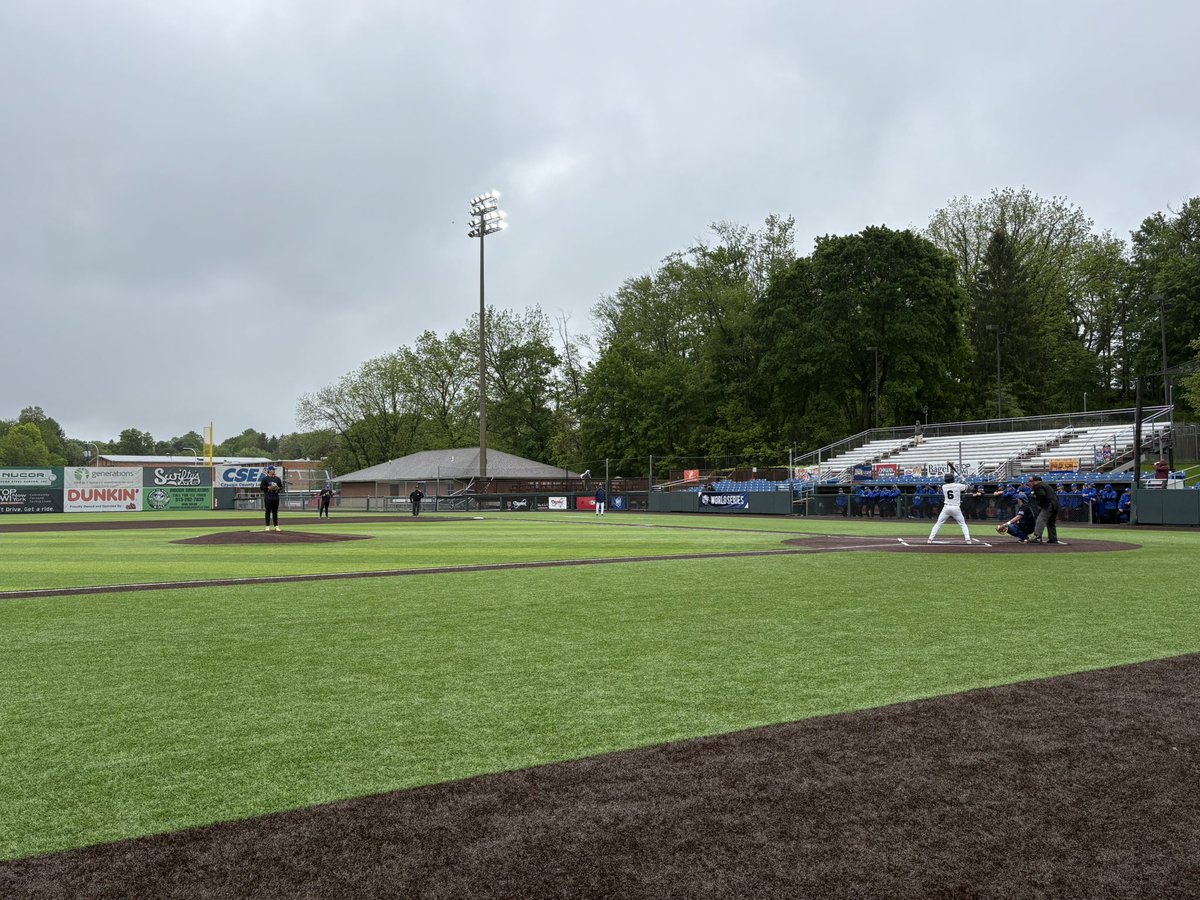 Our first game in the NJCAA DIII World Series is now underway with Simonsen on the mound for the Blues. Go Blues!!!!!
