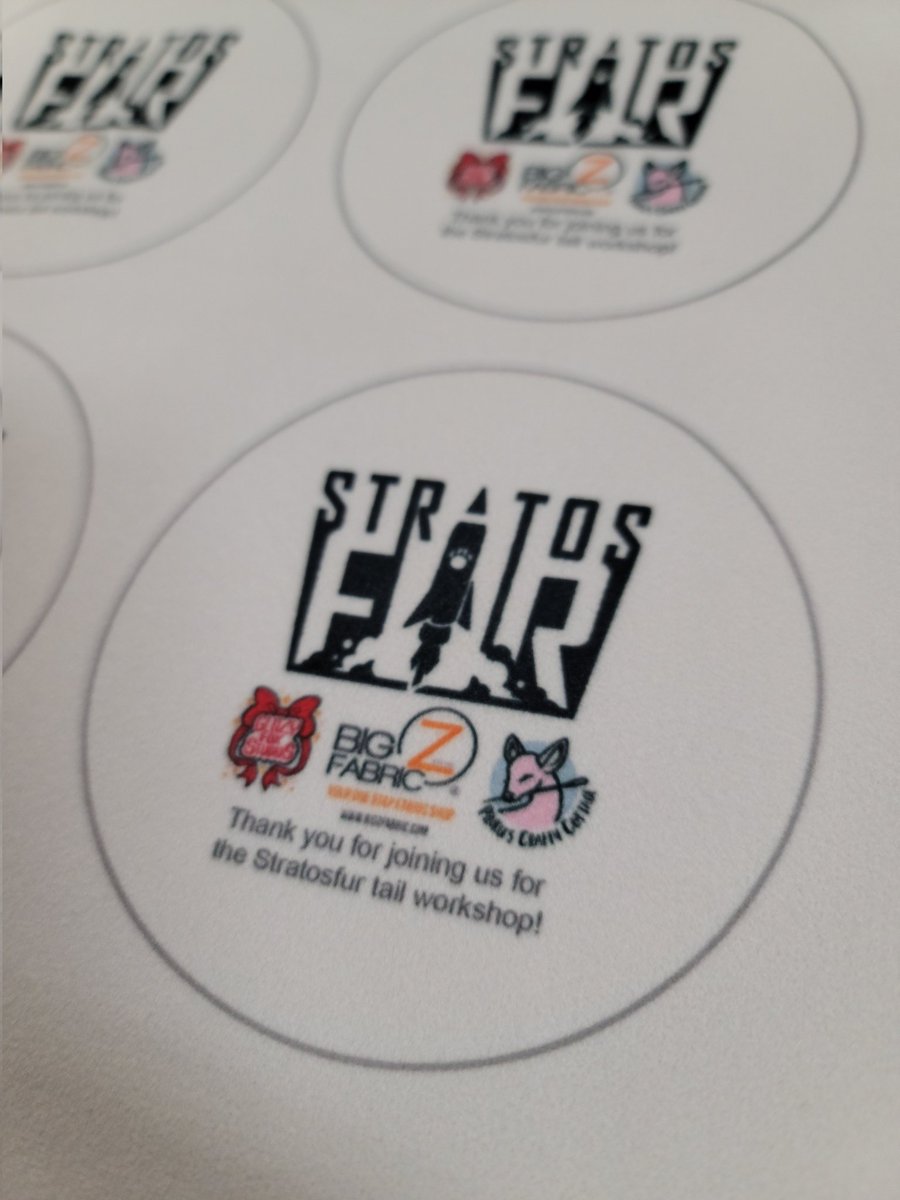 Did you know that we are co-hosting a make your own tail panel this year at Stratosfur?? Last year was a test run and yall were so amazing! So this year will be bigger and better!

Join GlitzyFox and I to make your very own tail with us. More details soon!