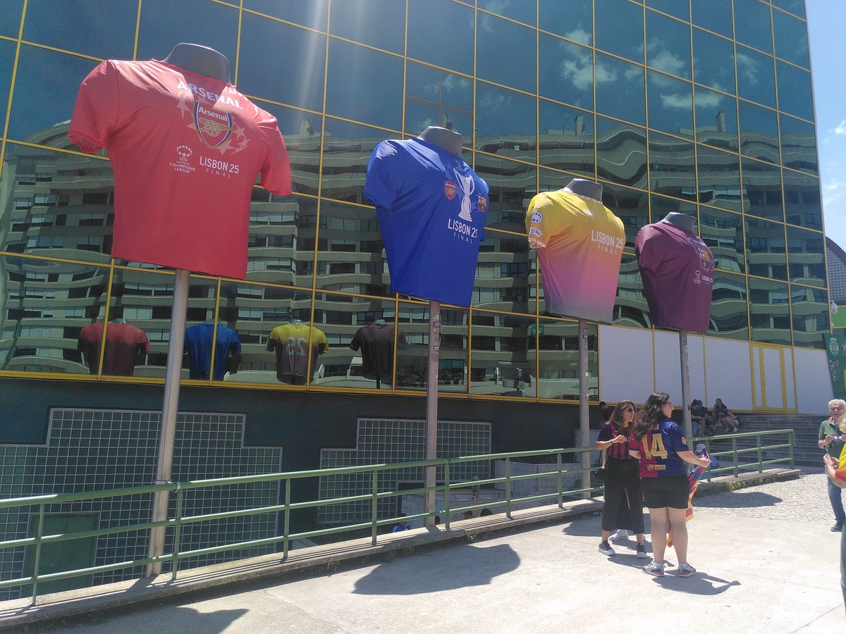 Arsenal have waited for this moment for 18 years - back in the Women's Champions final for the first time since winning the tournament in 2007. Can they upset a brilliant Barcelona side? Come join us on <a href="/5liveSport/">BBC 5 Live Sport</a> live from sunny Lisbon - kick off at 5pm UK time! #bbcfootball