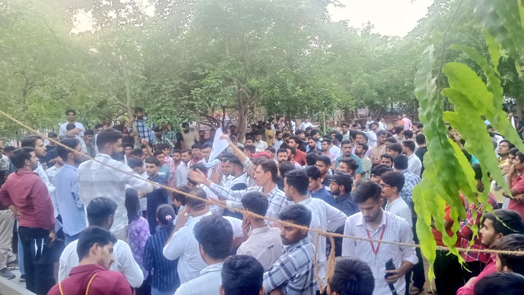 मनोज मीणा के नेतृत्व में JDA पार्क महेश नगर मे उमड़ा जनसैलाब, जयपुर में कल रैली नहीं रेला होगा। 🔥
#SI_भर्ती_2021_रद्द_करो