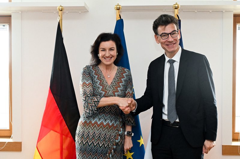 Philippe Baptiste (@phbaptiste) on Twitter photo 🇪🇺La journée d’hier à Bruxelles fut décisive pour une Europe plus souveraine en matière de recherche et de spatial ! #COMPET
Entretiens avec <a href="/AndriusKubilius/">Andrius Kubilius</a>, Commissaire « Défense et espace » ainsi qu'avec mes homologues italienne (<a href="/BerniniAM/">Anna Maria Bernini 🇮🇹</a>), allemande (<a href="/DoroBaer/">Dorothee Bär</a>) et danoise 🇪🇺La journée d’hier à Bruxelles fut décisive pour une Europe plus souveraine en matière de recherche et de spatial ! #COMPET
Entretiens avec <a href="/AndriusKubilius/">Andrius Kubilius</a>, Commissaire « Défense et espace » ainsi qu'avec mes homologues italienne (<a href="/BerniniAM/">Anna Maria Bernini 🇮🇹</a>), allemande (<a href="/DoroBaer/">Dorothee Bär</a>) et danoise