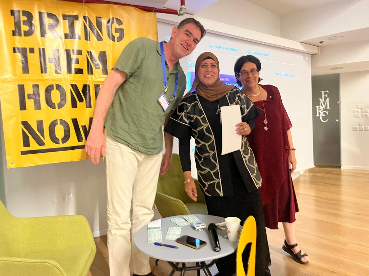 The CooksLab was rocking on the ISREV2025 meeting🤘🏻Tal won the best oral presentation award and Haneen won best poster. Not a bad work day 🧚🏿🍻