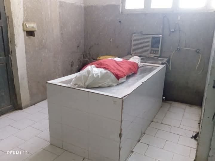 اللهُ اڪبر 
شهيد عرفان لغاري جو جسدِکاک 💔
شهيد عرفان لغاري جو لاش وارثن وٺڻ کان انڪار ڪري ڇڏيو، وارث مرد سڀ گرفتار آھن، لاش ڪير دفنائيندو، موجود صرف عورتون آھن ! 
ذلم جي ڀي انتها آهي افسوس !!
#MartyrsOfIndusRiver
#NoMoreCannalsOnIndus