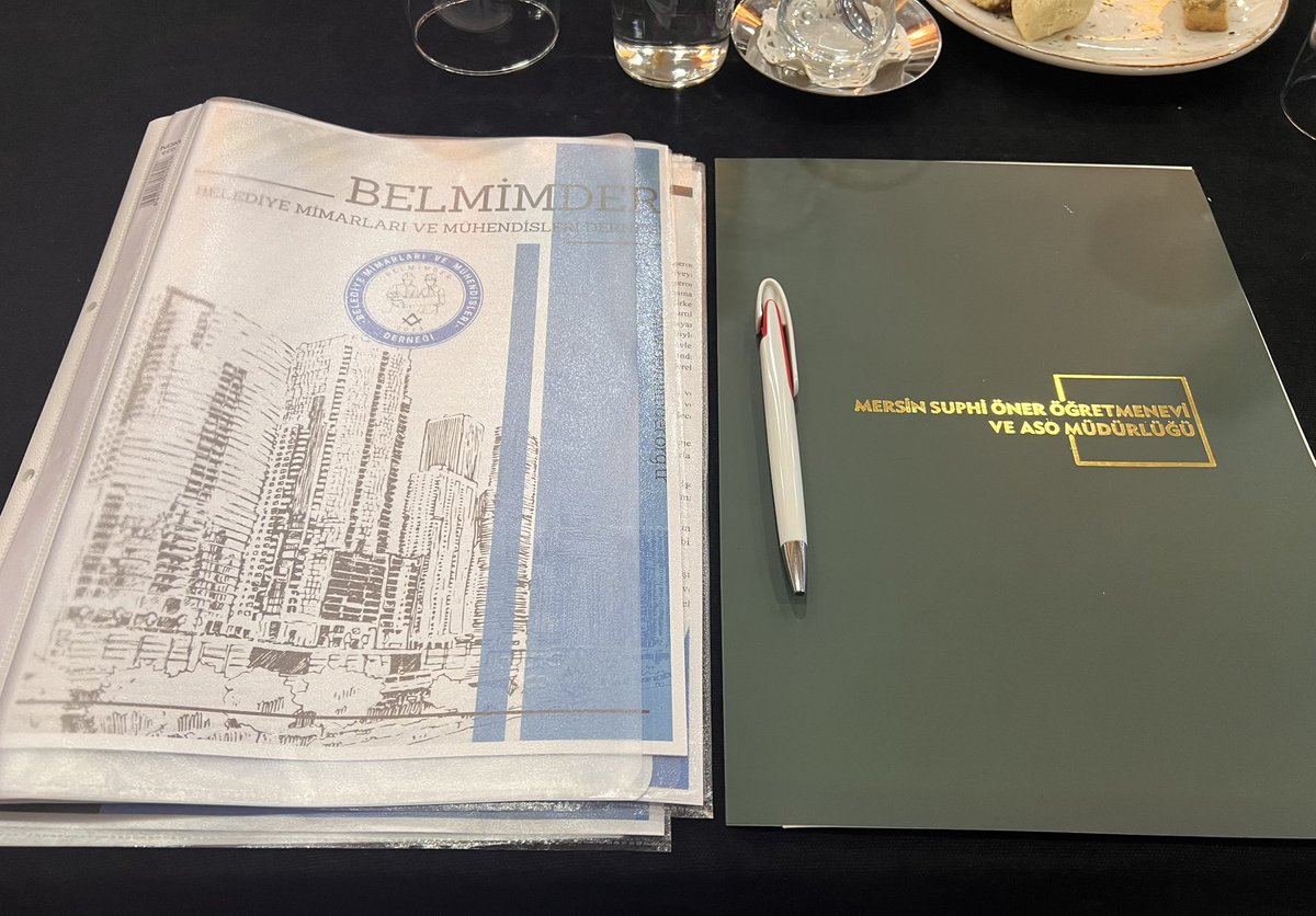 Cumhurbaşkanı Başdanışmanı Ahmet Selim KÖROĞLU <a href="/aselimkoroglu/">Ahmet Selim Köroğlu</a> ile Cumhurbaşkanı Danışmanı Ayhan OĞAN’ın <a href="/ayhan_ogan/">Ayhan Ogan</a> katılımıyla gerçekleştirilen Cumhuriyetin 100. Yılında Türkiye Yüzyılı Vizyonu” Toplantısına Başkanımız M. Alper ŞAHİN katılım sağladı. <a href="/tcbestepe/">T.C. Cumhurbaşkanlığı</a> <a href="/MersinValiligi/">Mersin Valiliği</a>