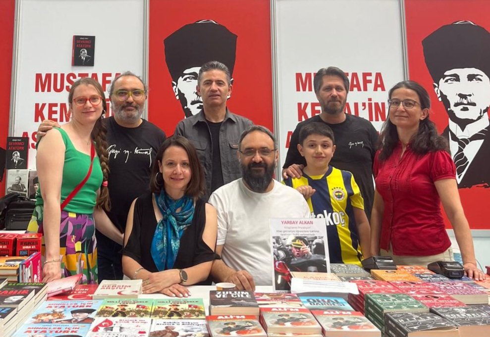 İleri Yayınları (@ileriyayinlari) on Twitter photo Eskişehir Kitap Fuarı'nda son iki günümüz.
Bekliyoruz.
<a href="/gokcefirat/">Gökçe Fırat</a> <a href="/AliVakf/">Yüzbaşı Ali Alkan Vakfı Yarbay Yayınları</a> <a href="/filizcakir84/">filiz çakır</a> <a href="/hazararisoy/">Hazar Arısoy</a> <a href="/SerapYesiltuna/">Serap Yeşiltuna</a> <a href="/RahimeCura/">Rahime Cura</a> <a href="/OIsbecer/">Okan Isbecer</a> Eskişehir Kitap Fuarı'nda son iki günümüz.
Bekliyoruz.
<a href="/gokcefirat/">Gökçe Fırat</a> <a href="/AliVakf/">Yüzbaşı Ali Alkan Vakfı Yarbay Yayınları</a> <a href="/filizcakir84/">filiz çakır</a> <a href="/hazararisoy/">Hazar Arısoy</a> <a href="/SerapYesiltuna/">Serap Yeşiltuna</a> <a href="/RahimeCura/">Rahime Cura</a> <a href="/OIsbecer/">Okan Isbecer</a>