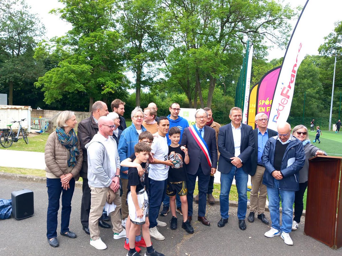 Patrick Karam (@karampatrick) on Twitter photo Très heureux d'inaugurer avec mon collègue et ami, le maire Olivier Delaporte en présence de <a href="/RiDelepierre/">Richard Delepierre</a> maire du Chesnay-Rocquencourt
le dixième équipement sportif que nous avons financé avec <a href="/vpecresse/">Valérie Pécresse</a> à La Celle Saint-Cloud à hauteur de 110.000 euros.
Ce terrain Très heureux d'inaugurer avec mon collègue et ami, le maire Olivier Delaporte en présence de <a href="/RiDelepierre/">Richard Delepierre</a> maire du Chesnay-Rocquencourt
le dixième équipement sportif que nous avons financé avec <a href="/vpecresse/">Valérie Pécresse</a> à La Celle Saint-Cloud à hauteur de 110.000 euros.
Ce terrain