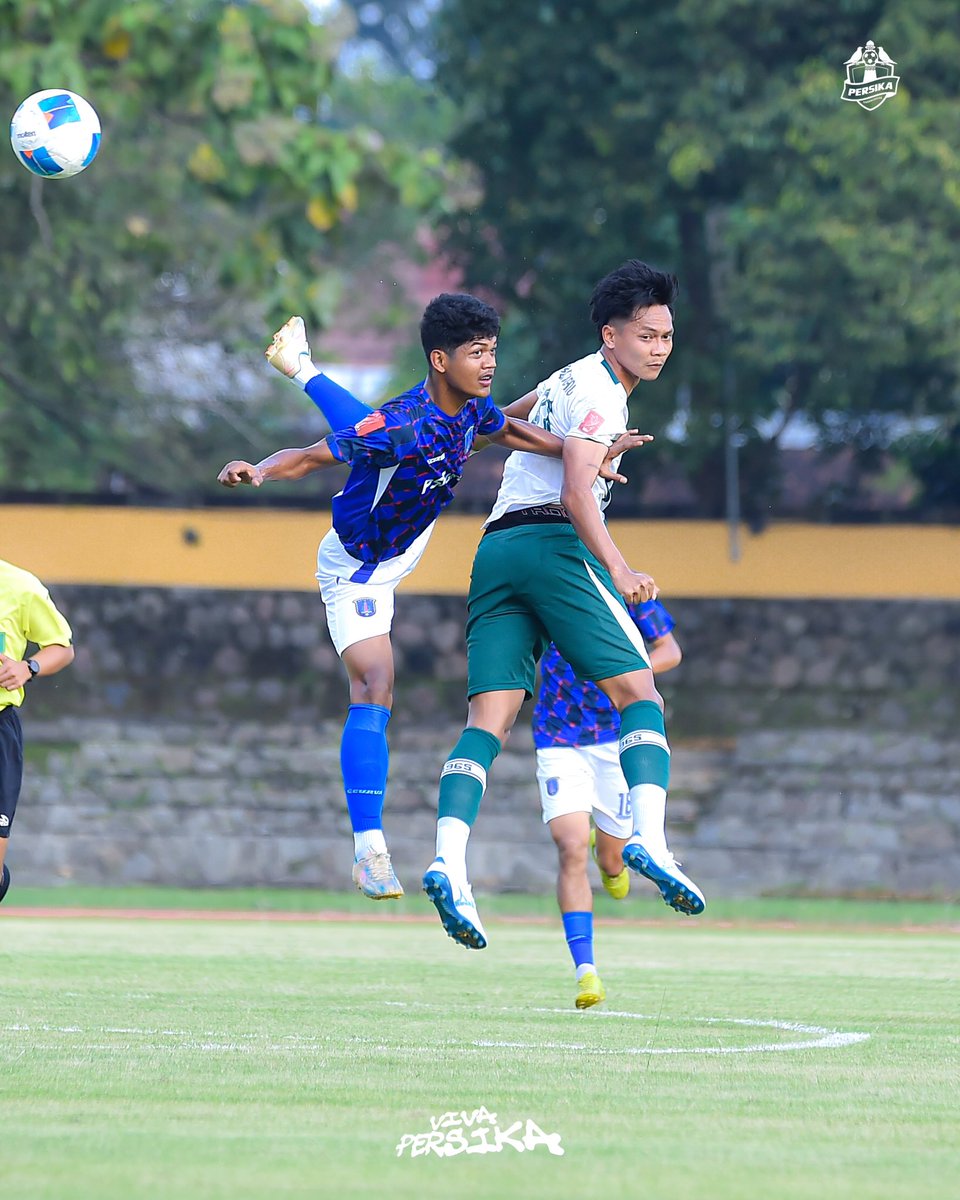 PersikaKraOffic's tweet photo. Tetap fokus penggawa, tuntaskan di babak kedua! 👊
#PersikaKaranganyar #PersikaDay #BataviaFCVsPersika #Liga4Indonesia https://t.co/yywco0DIxE