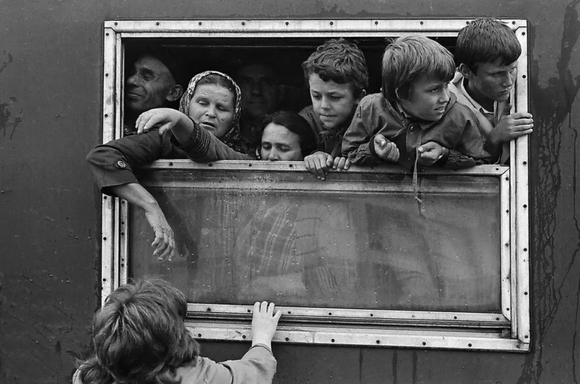 Bulgaristan Türklerinin 24 Mayıs 1989 başlayan Türkiye'ye zorunlu göçünün 36’inci yıldönümü...

Bizler tarihi vatanımız Bulgaristan'dan ana vatanımız Türkiye'ye sürgün edilen vatan evlatlarıyız. 

O günleri yaşayanları muhakkak dinleyin, onları ihmal etmeyin.