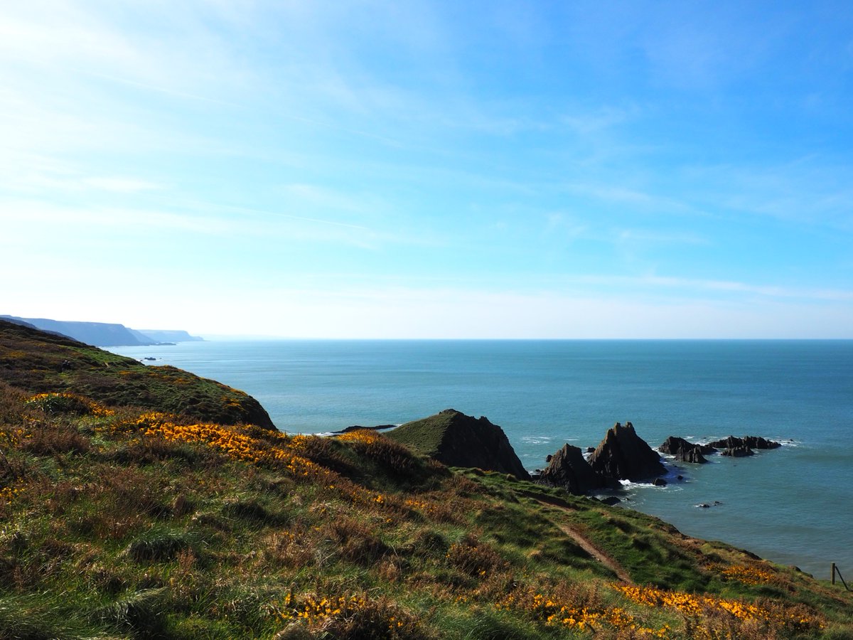 North Devon’s wild beauty takes centre stage in #TheSaltPath with iconic locations like Clovelly, Hartland Quay &amp; the Valley of Rocks bringing Raynor Winn's journey to life.

Walk the path. Feel the story. Let the landscape speak 🔗  bit.ly/3ZpE06

🍿 In cinemas May 30
